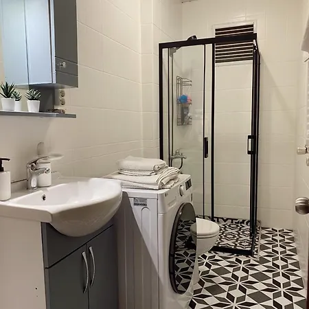 Stylish & Comfort In Ortakoey Apartment